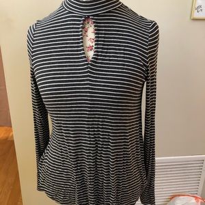 American Eagle Key Hold Turtleneck